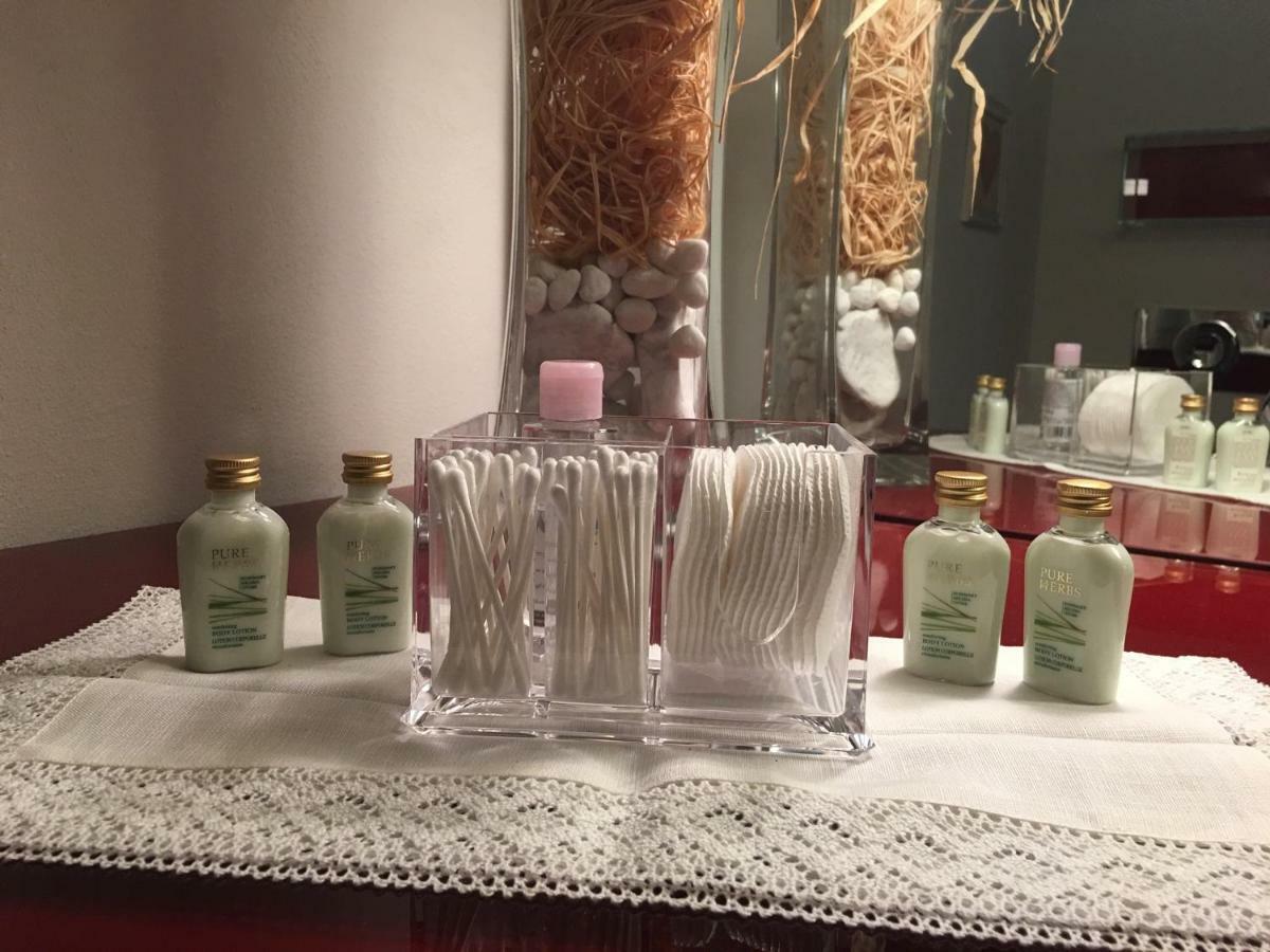 Feeling At Home - Varese Apartment Ngoại thất bức ảnh