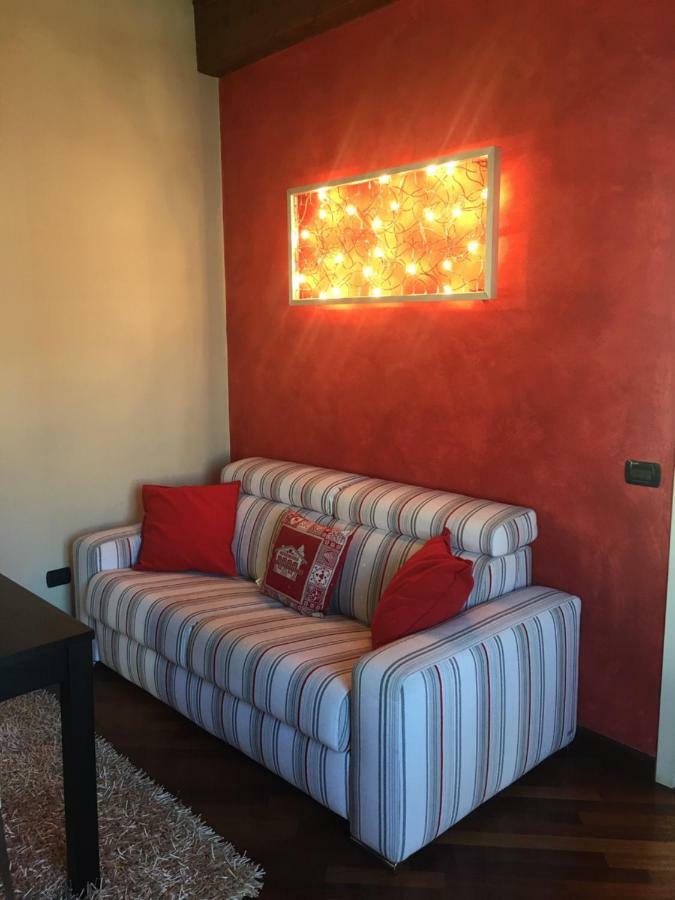 Feeling At Home - Varese Apartment Ngoại thất bức ảnh