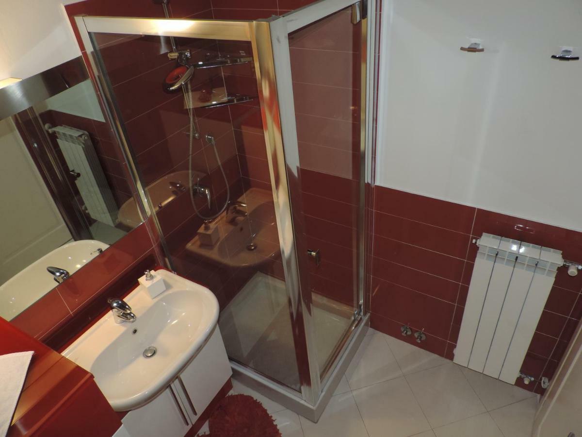 Feeling At Home - Varese Apartment Ngoại thất bức ảnh