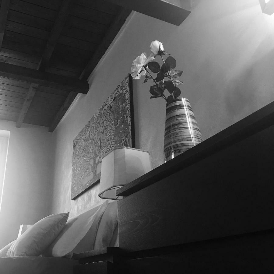 Feeling At Home - Varese Apartment Ngoại thất bức ảnh
