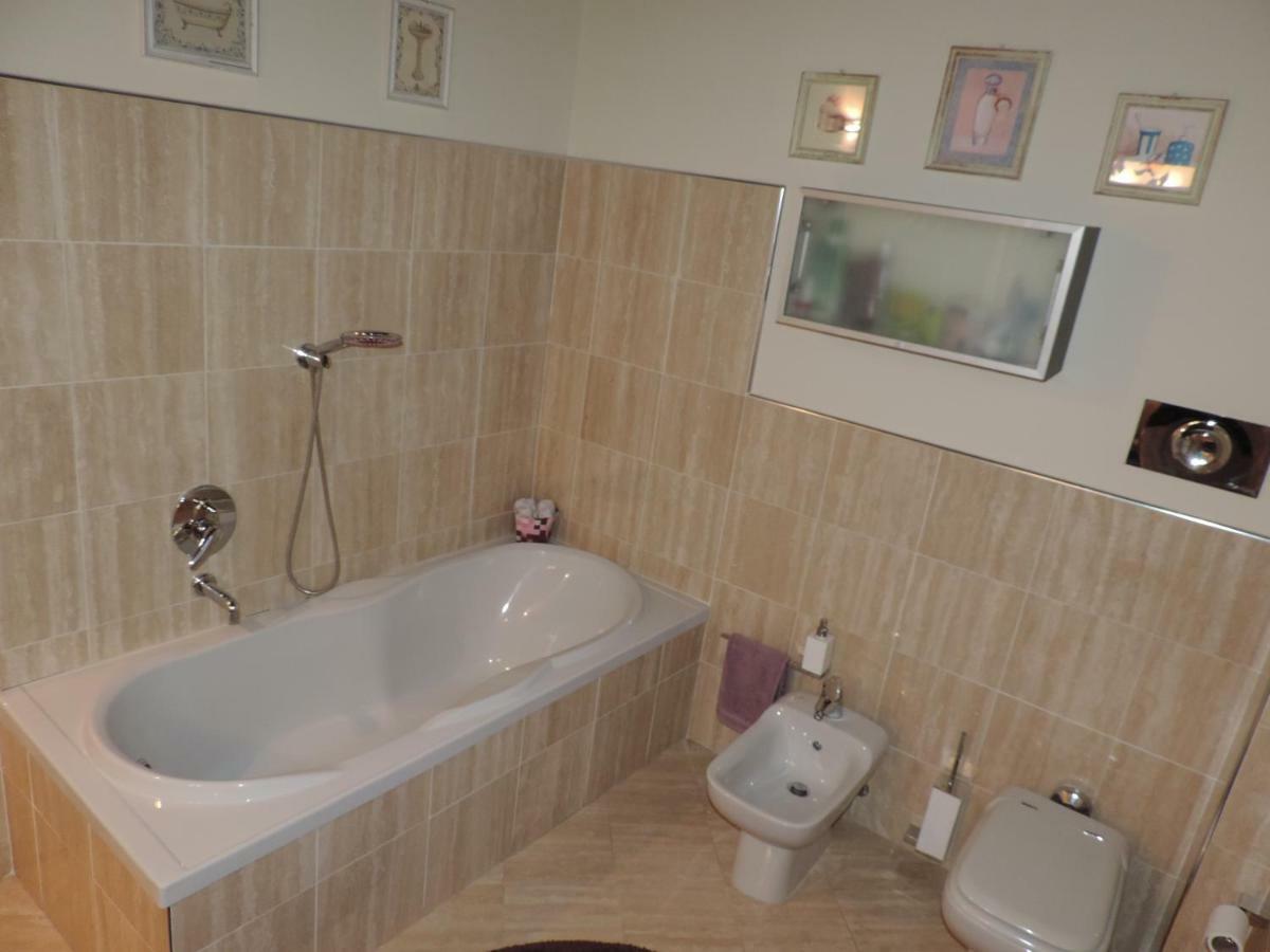 Feeling At Home - Varese Apartment Ngoại thất bức ảnh